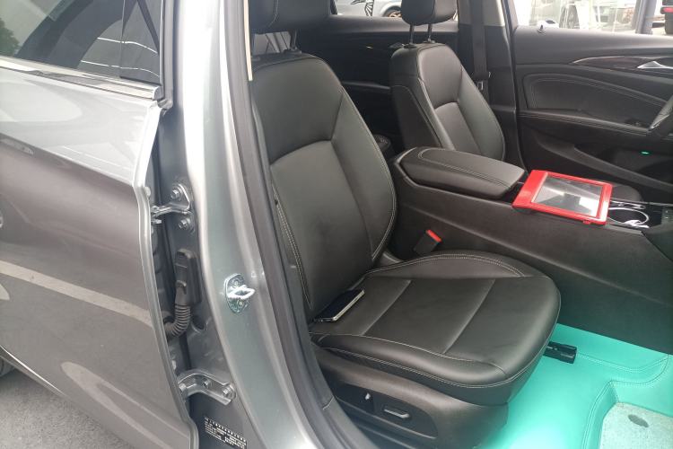 Used Buick Regal 2024 25T Deluxe Edition Right Front Seat