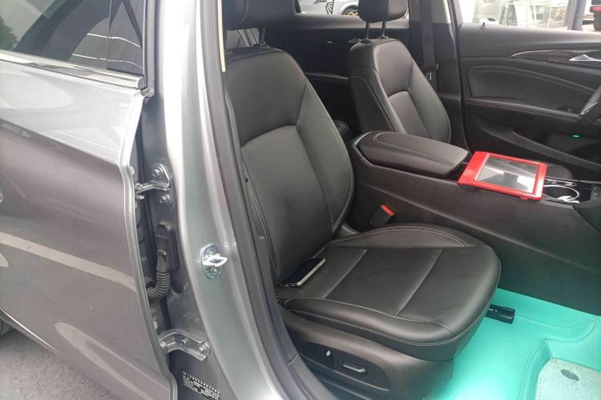 Used Buick Regal 2024 25T Deluxe Edition Right Front Seat