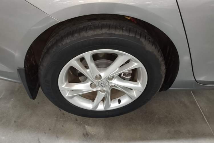 Used Buick Regal 2024 25T Deluxe Edition Right Rear Wheel Hub