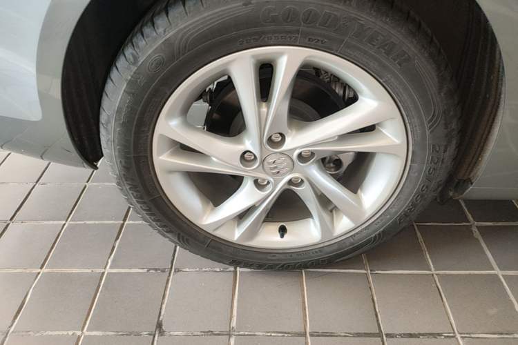 Used Buick Regal 2024 25T Deluxe Edition Right Rear Wheel Hub