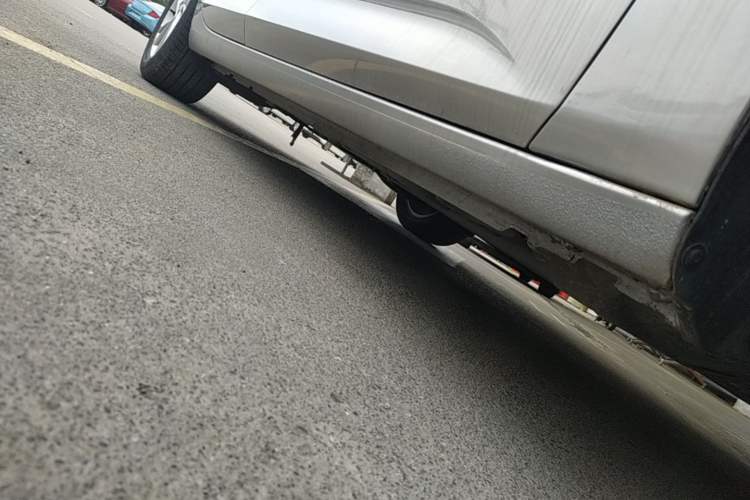 Used Buick Regal 2024 25T Deluxe Edition Right Side Sill