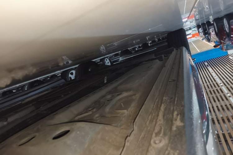 Used Buick Regal 2024 25T Deluxe Edition Right Side Sill