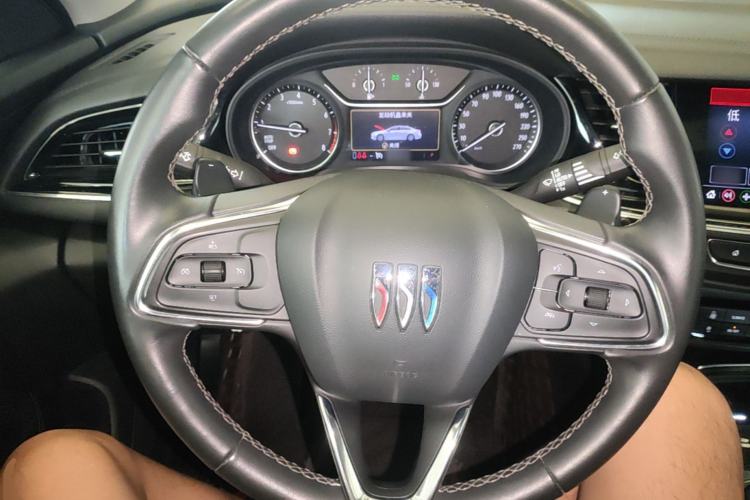 Used Buick Regal 2024 25T Deluxe Edition Steering Wheel