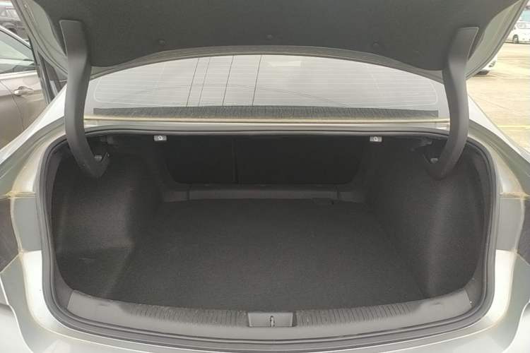 Used Buick Regal 2024 25T Deluxe Edition Trunk