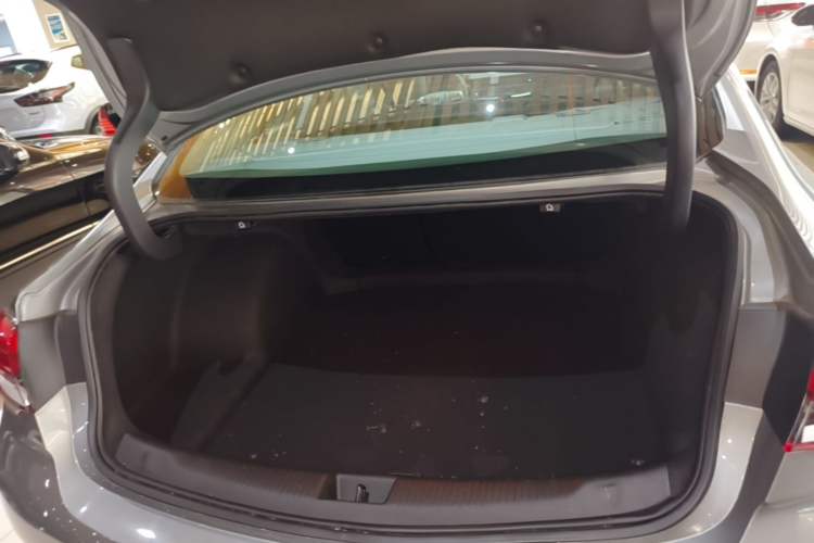 Used Buick Regal 2024 25T Deluxe Edition Trunk
