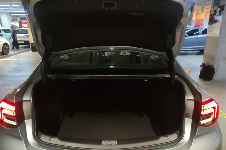 Used Buick Regal 2024 25T Deluxe Edition Trunk