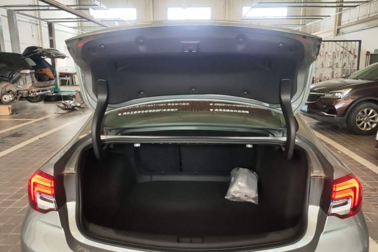 Used Buick Regal 2024 25T Deluxe Edition Trunk