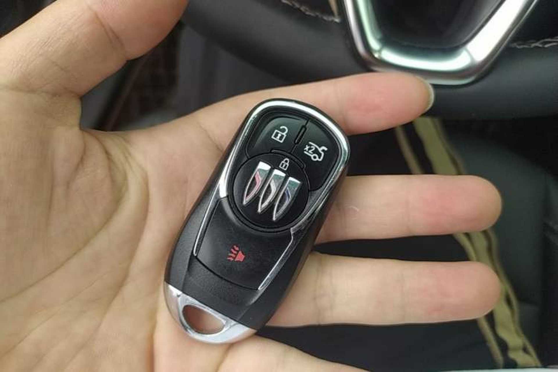 Used Buick Regal 2024 25T Deluxe Edition Vehicle Key