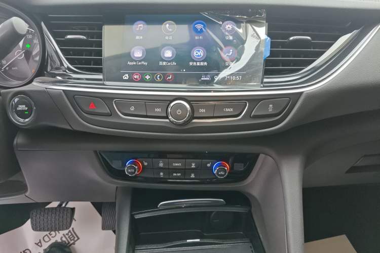 Used Buick Regal 2024 25T Deluxe Edition Audio And AC Panel