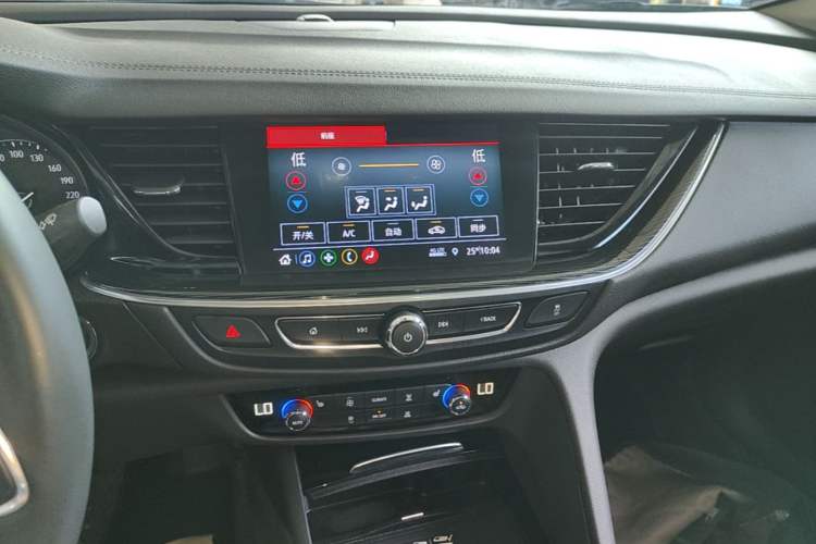 Used Buick Regal 2024 25T Deluxe Edition Audio And AC Panel