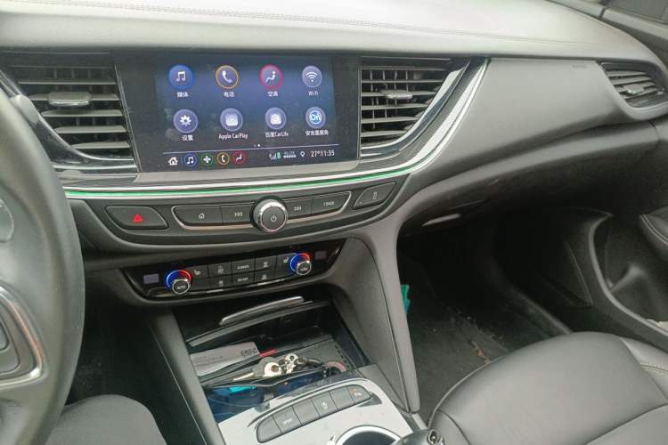 Used Buick Regal 2024 25T Deluxe Edition Audio And AC Panel