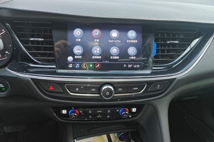 Used Buick Regal 2024 28T Luxury Edition Audio And AC Panel