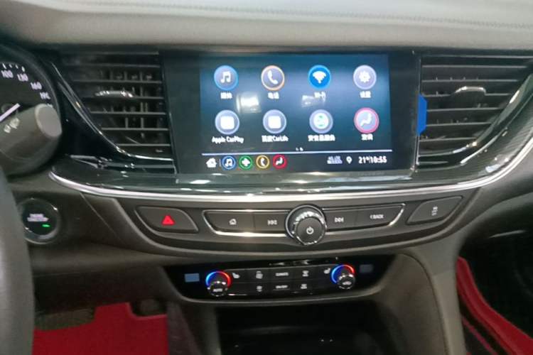 Used Buick Regal 2024 25T Deluxe Edition Audio And AC Panel