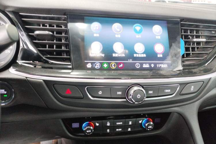 Used Buick Regal 2024 25T Deluxe Edition Audio And AC Panel
