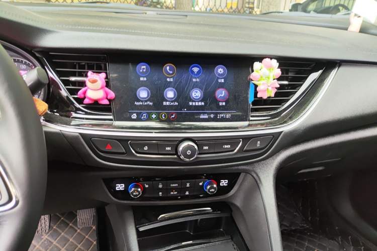 Used Buick Regal 2024 25T Deluxe Edition Audio And AC Panel