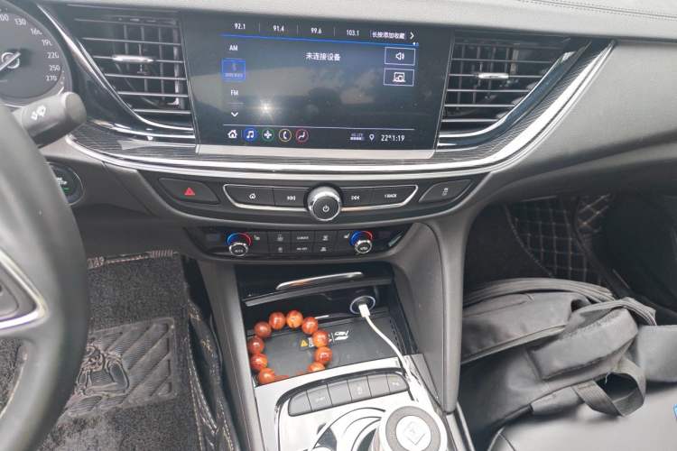 Used Buick Regal 2024 25T Deluxe Edition Audio And AC Panel