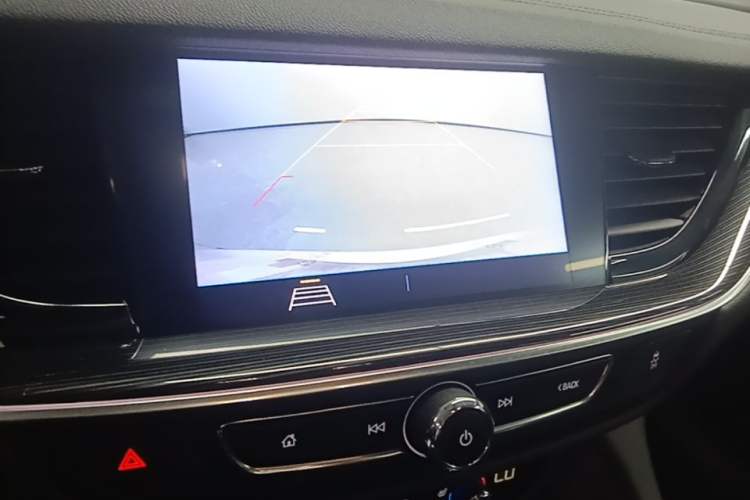 Used Buick Regal 2024 25T Deluxe Edition Audio And AC Panel