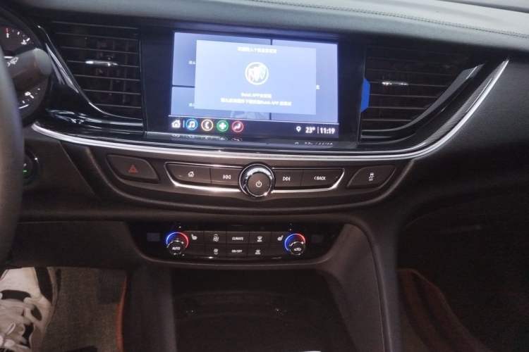 Used Buick Regal 2024 28T Luxury Edition Audio And AC Panel