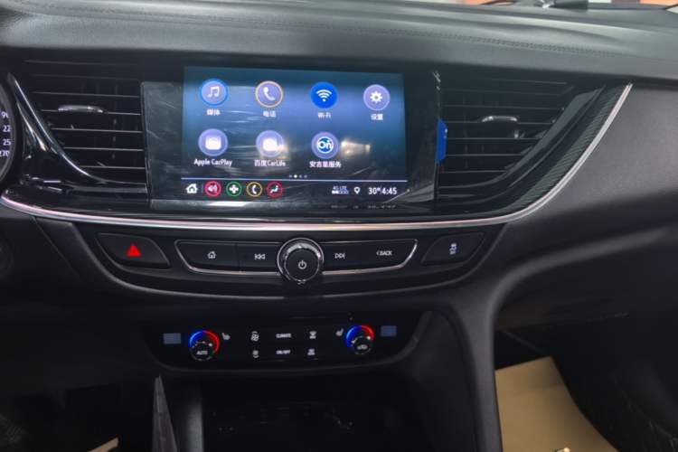Used Buick Regal 2024 25T Deluxe Edition Audio And AC Panel