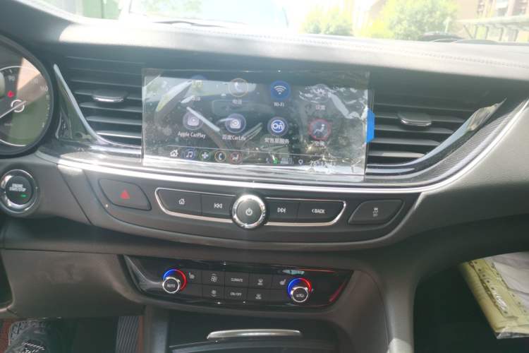 Used Buick Regal 2024 25T Deluxe Edition Audio And AC Panel