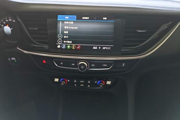 Used Buick Regal 2024 25T Deluxe Edition Audio And AC Panel
