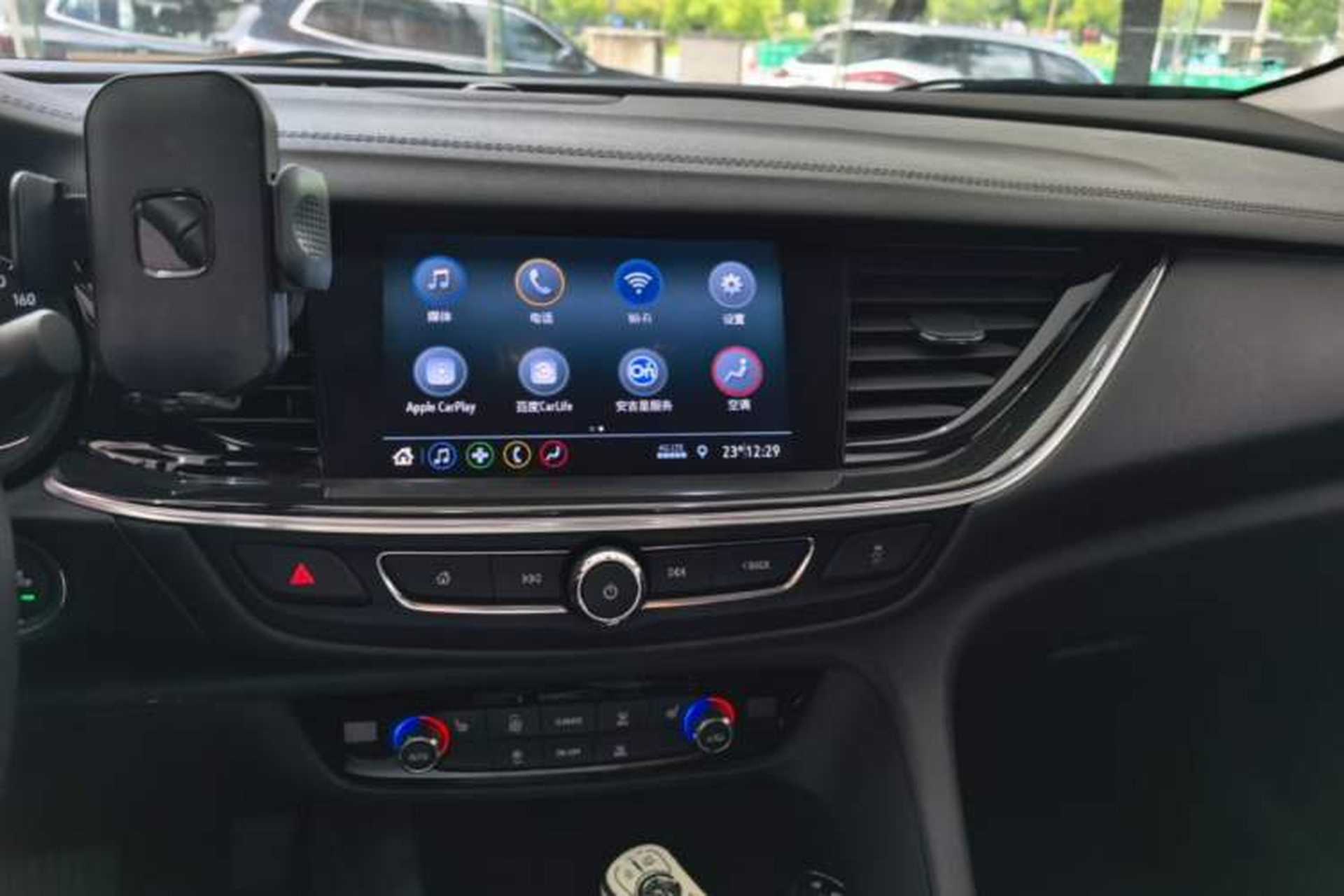 Used Buick Regal 2024 25T Deluxe Edition Audio And AC Panel