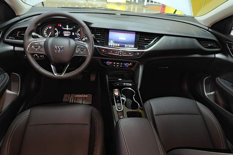 Used Buick Regal 2024 28T Luxury Edition Audio And AC Panel