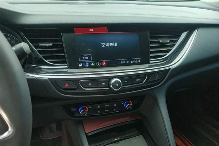 Used Buick Regal 2024 25T Deluxe Edition Audio And AC Panel