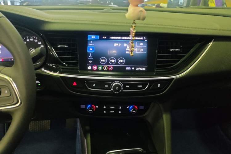 Used Buick Regal 2024 Revised 25T Ultra-Comfort Edition Audio And AC Panel