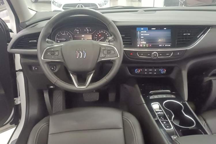 Used Buick Regal 2024 25T Deluxe Edition Audio And AC Panel