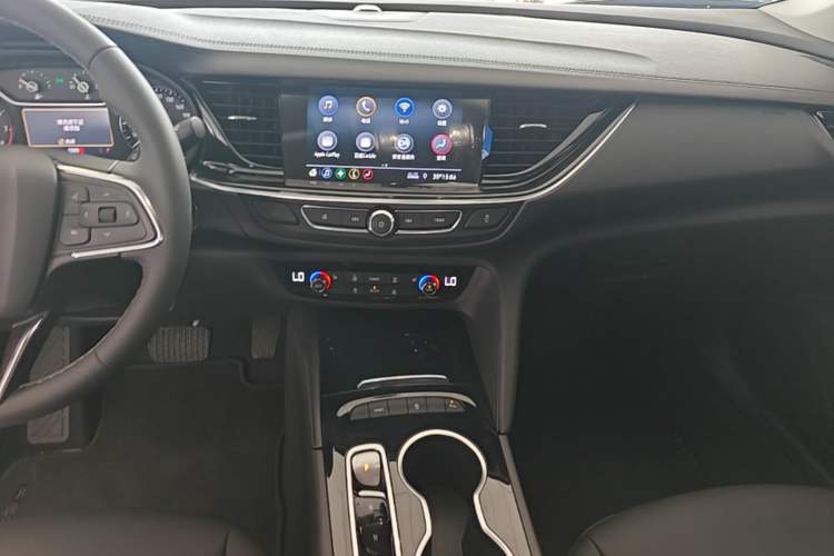 Used Buick Regal 2024 Revised 25T Ultra-Comfort Edition Audio And AC Panel