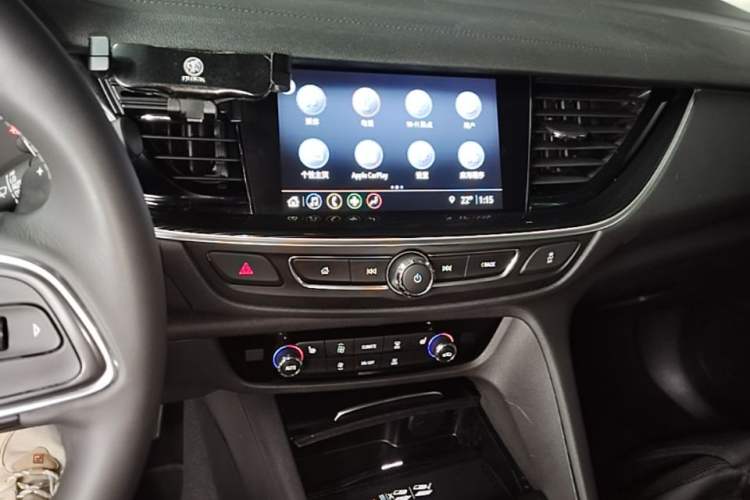 Used Buick Regal 2024 28T Luxury Edition Audio And AC Panel
