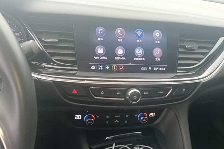 Used Buick Regal 2024 25T Deluxe Edition Audio And AC Panel