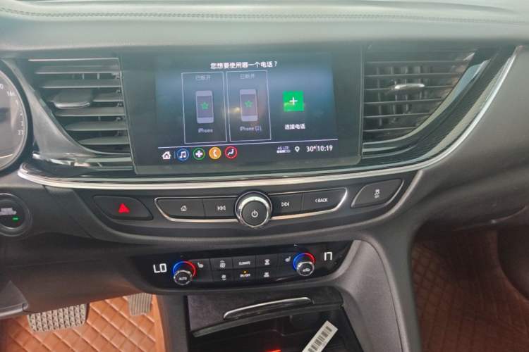 Used Buick Regal 2024 25T Deluxe Edition Audio And AC Panel