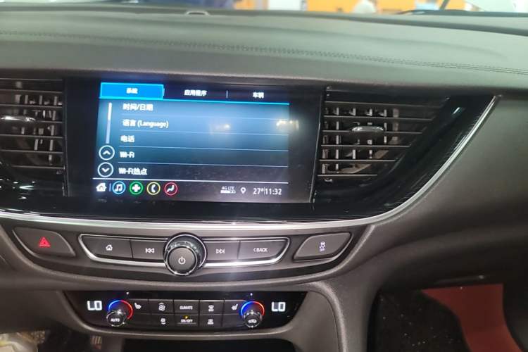 Used Buick Regal 2024 25T Deluxe Edition Audio And AC Panel