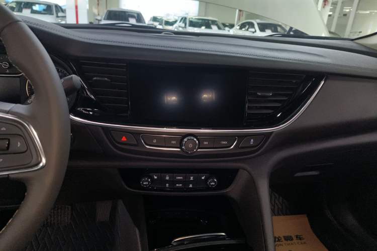Used Buick Regal 2024 Revised 25T Ultra-Comfort Edition Audio And AC Panel