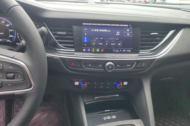 Used Buick Regal 2024 28T Luxury Edition Audio And AC Panel