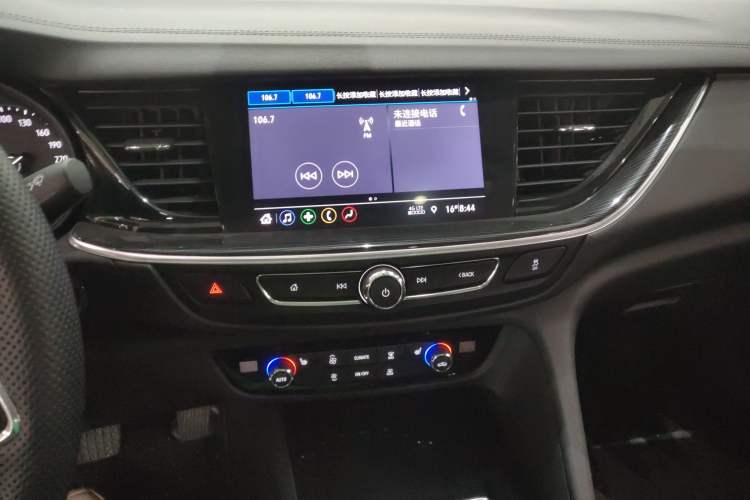 Used Buick Regal 2024 25T Deluxe Edition Audio And AC Panel