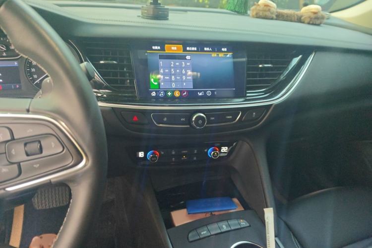 Used Buick Regal 2024 25T Deluxe Edition Audio And AC Panel