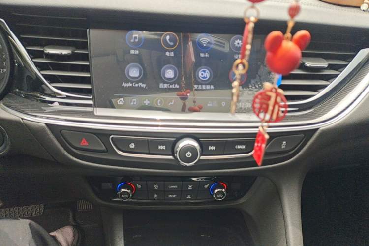 Used Buick Regal 2024 25T Deluxe Edition Audio And AC Panel