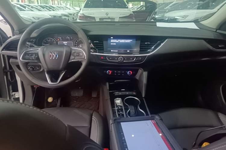 Used Buick Regal 2024 25T Deluxe Edition Center Console