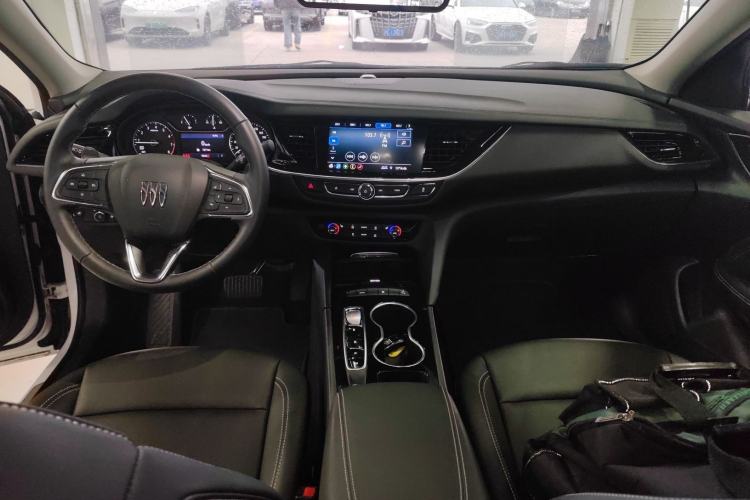 Used Buick Regal 2024 25T Deluxe Edition Center Console