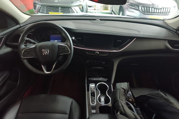 Used Buick Regal 2024 Revised 25T Ultra-Comfort Edition Center Console
