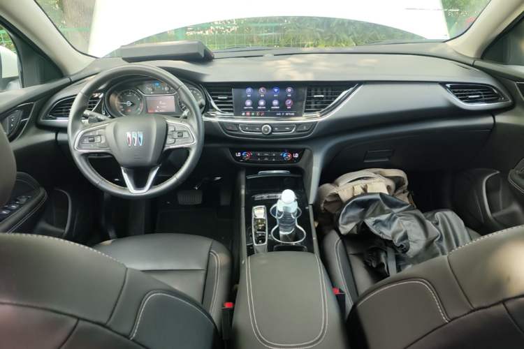 Used Buick Regal 2024 Revised 25T Ultra-Comfort Edition Center Console