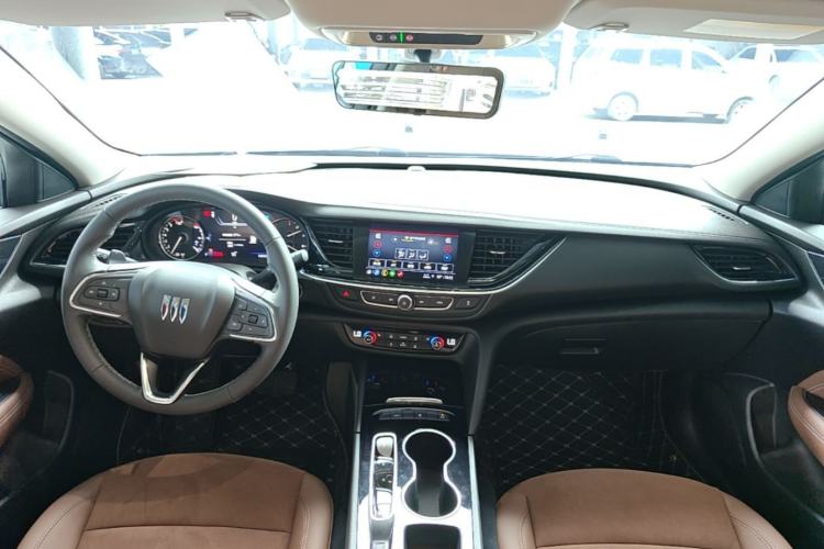 Used Buick Regal 2024 28T Luxury Edition Center Console
