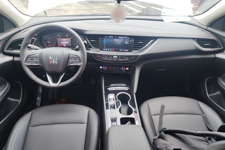 Used Buick Regal 2024 Revised 25T Ultra-Comfort Edition Center Console