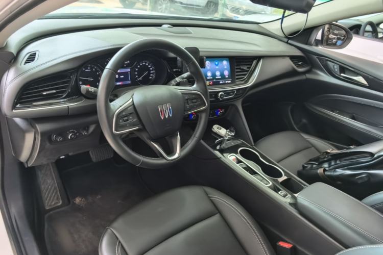 Used Buick Regal 2024 25T Deluxe Edition Center Console
