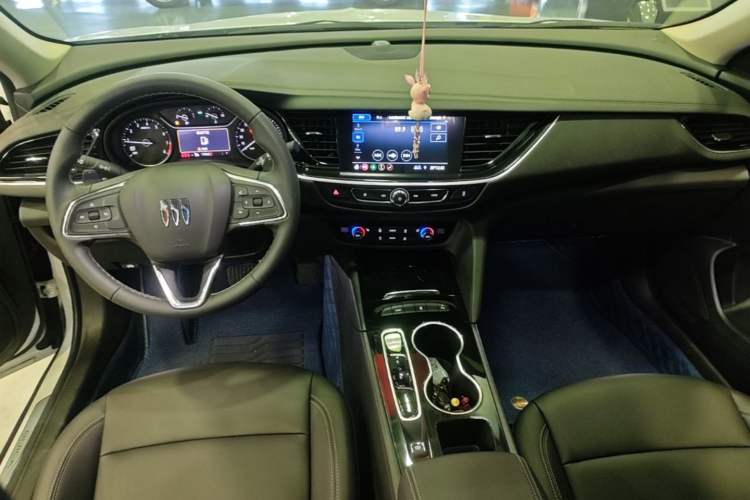 Used Buick Regal 2024 Revised 25T Ultra-Comfort Edition Center Console