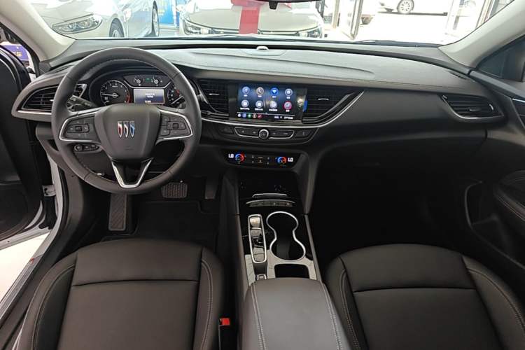 Used Buick Regal 2024 Revised 25T Ultra-Comfort Edition Center Console