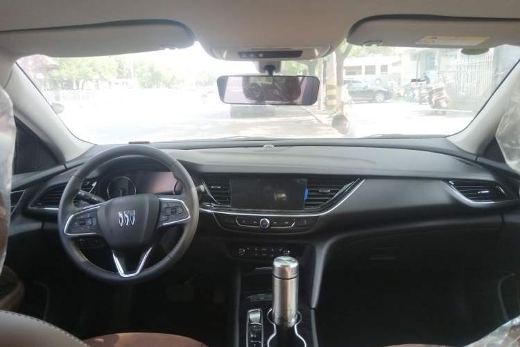Used Buick Regal 2024 28T Luxury Edition Center Console
